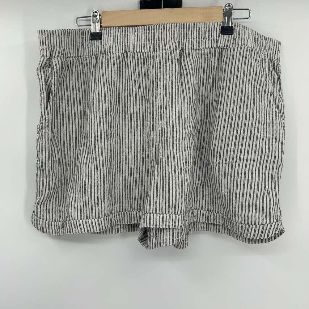 Maurices Womens XL Linen Blend Striped Elastic Waist Cuffed Shorts White Black
